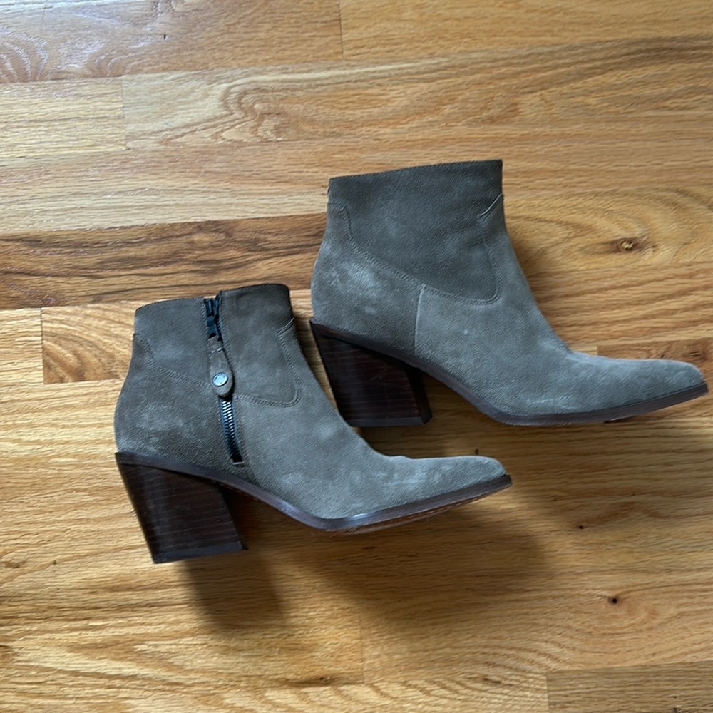 Razor booties